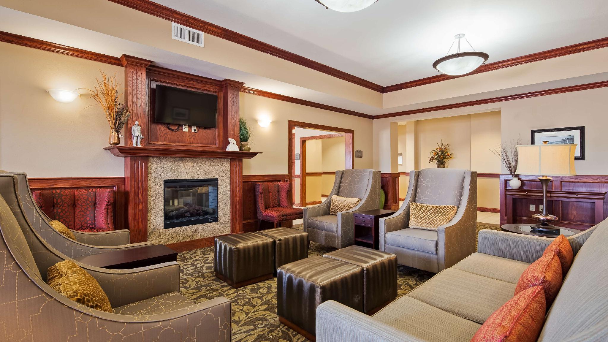 Best Western Plus Butterfield Inn Hays Exterior photo