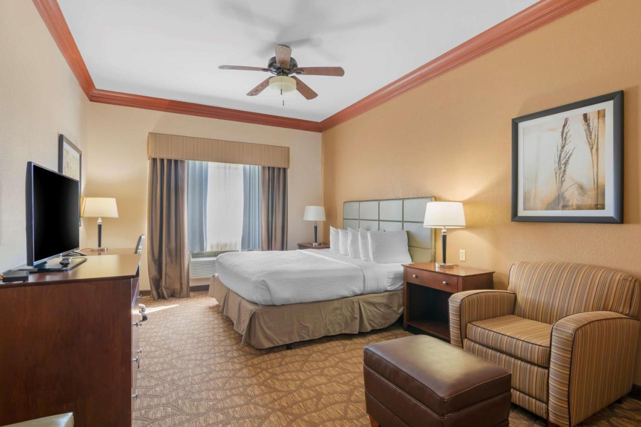 Best Western Plus Butterfield Inn Hays Exterior photo
