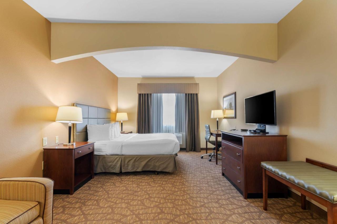 Best Western Plus Butterfield Inn Hays Exterior photo