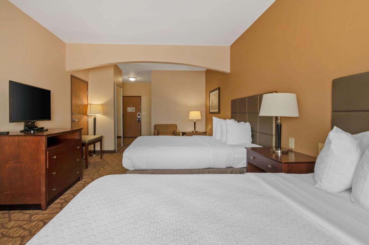 Best Western Plus Butterfield Inn Hays Exterior photo