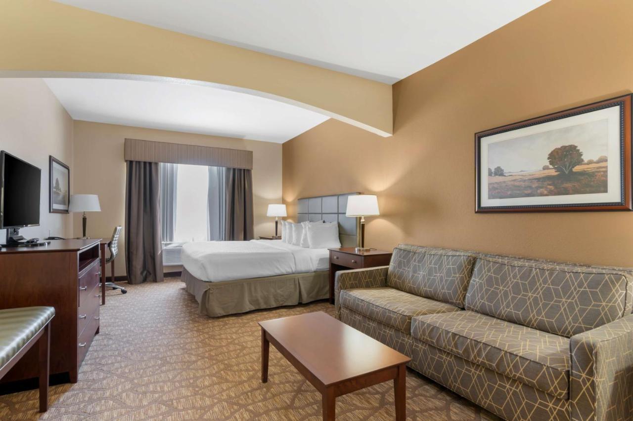 Best Western Plus Butterfield Inn Hays Exterior photo