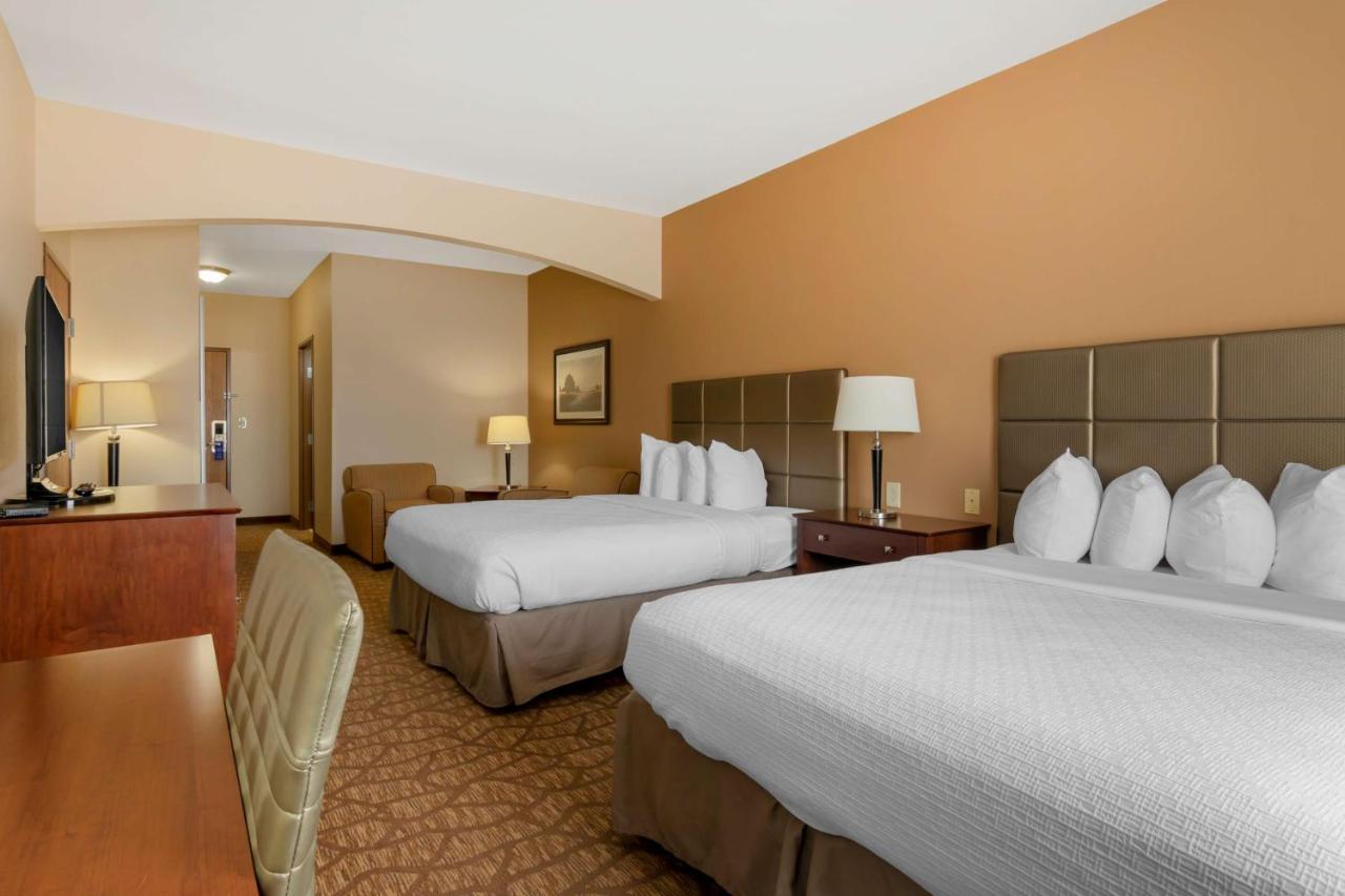 Best Western Plus Butterfield Inn Hays Exterior photo